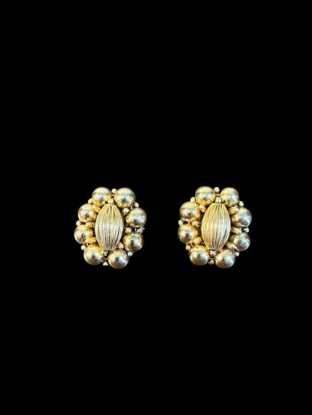 Vintage Kramer Gold Tone Cluster Earrings Ribbed Bead Statement Costume Jewelry